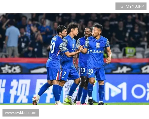 北京国安与上海申花激战正酣 双方全力争夺中超冠军宝座